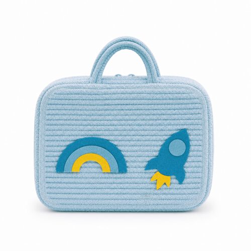 Kinderkoffer aus Baumwollseil – Hellblau mit Regenbogen & Rakete